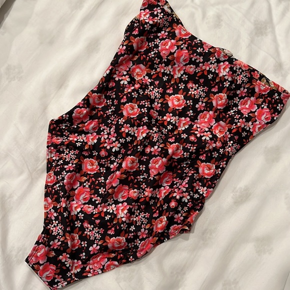 One-piece swimsuit with floral and checkered pattern - Picture 3 of 3